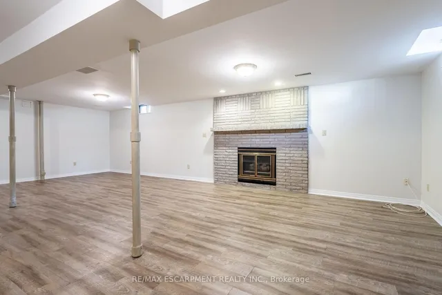 Additional image 38 of 35 Republic Ave