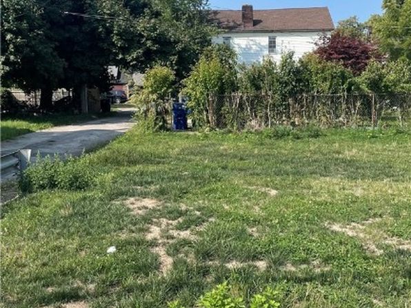 2872 W 32nd St, Cleveland, OH 44113