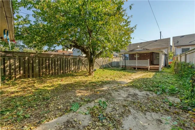 Additional image 29 of 103 Emerald St