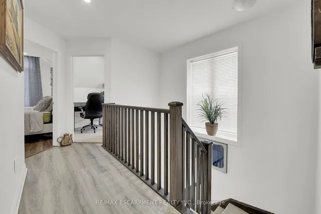 Additional image 24 of 47 Sauvignon Cres