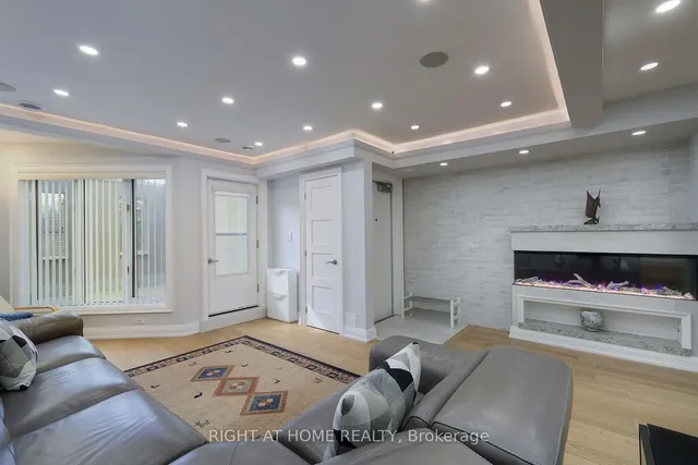 Additional image 5 of 2981A Bloor St