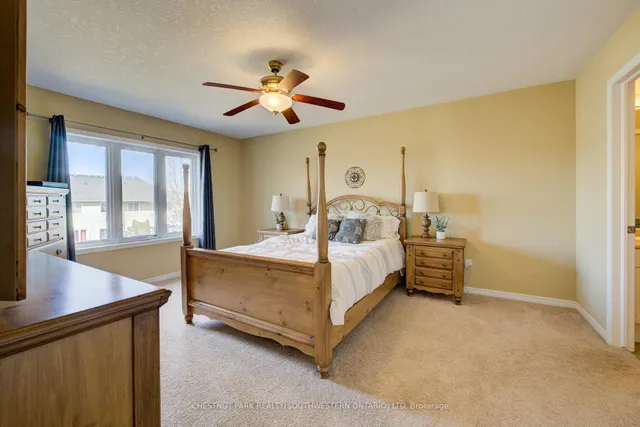 Additional image 20 of 988 Zeller Cres