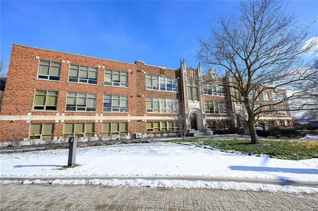 Additional image 35 of 397 King St Unit 205