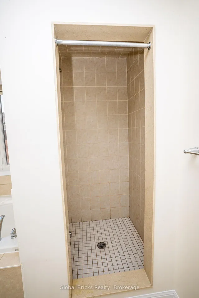 Additional image 24 of 37 Seafair Cres