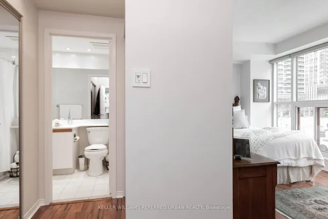 Additional image 19 of 77 Harbour Sq Unit 302