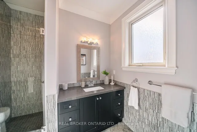 Additional image 14 of 194 Lee Ave