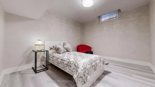 Additional image 23 of 24 Royal Rouge Tr