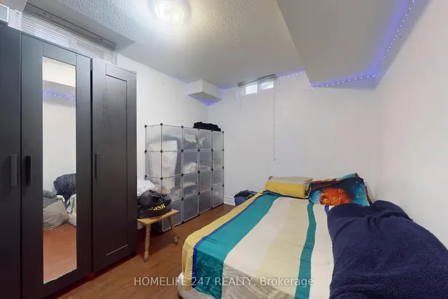 Additional image 34 of 38 Deanscroft Sq