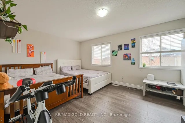 Additional image 20 of 82 Crown Victoria Dr