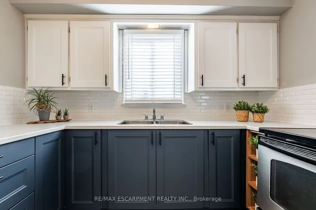 Additional image 8 of 276 BOWMAN St