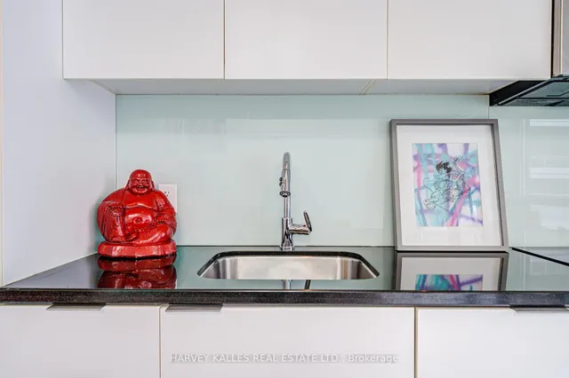 Additional image 24 of 478 King St Unit 318