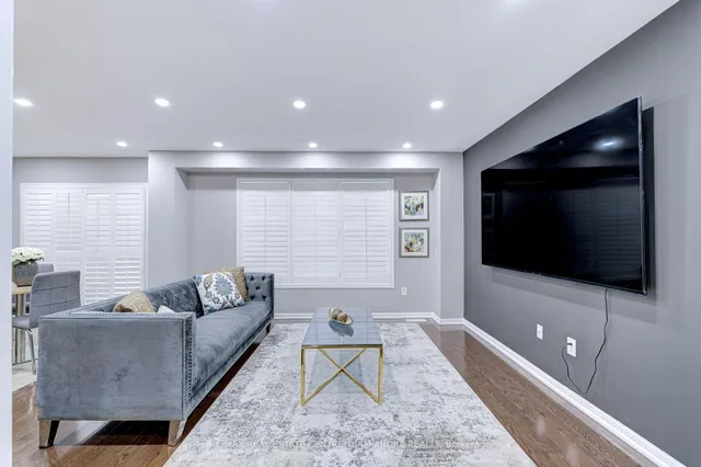 Additional image 10 of 23 Berberis Cres