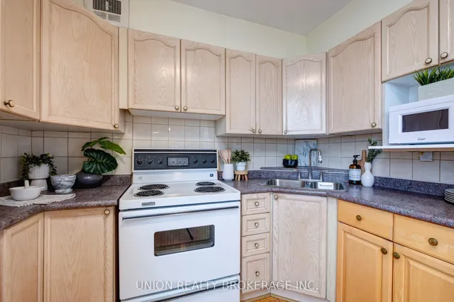 Additional image 9 of 980 Broadview Ave Unit 1202