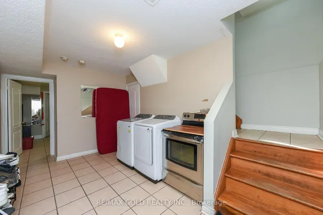 Additional image 32 of 42 York St