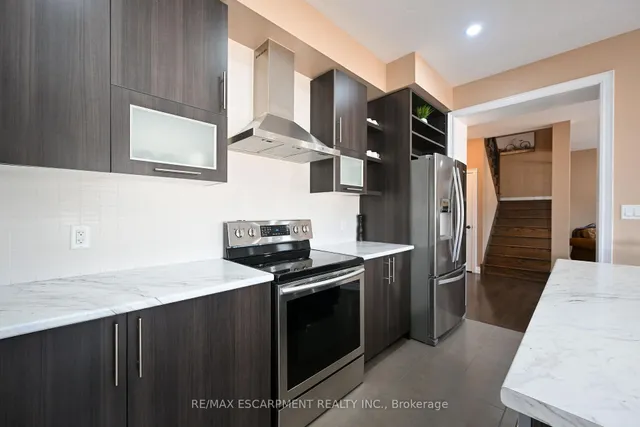 Additional image 4 of 300 Crafter Cres