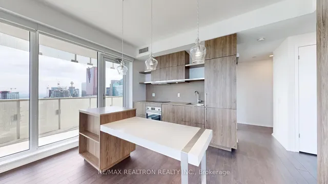 Additional image 15 of 197 Yonge St Unit 5905