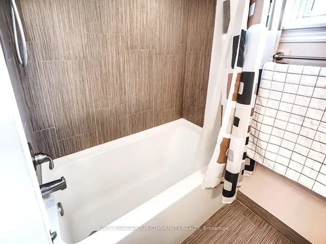 Additional image 20 of 46 Fontainbleau Dr