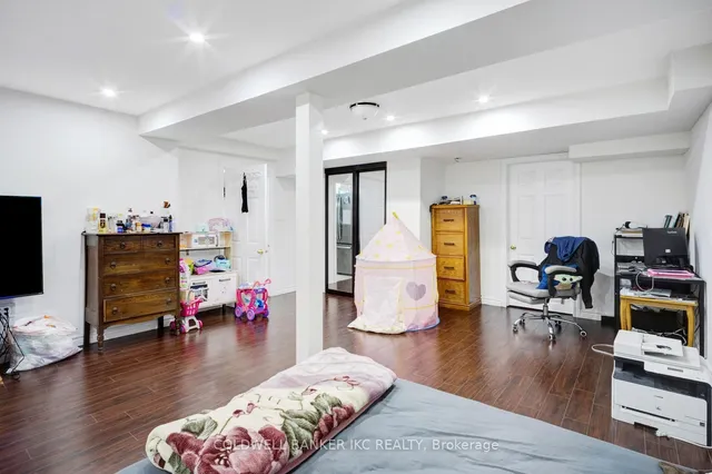 Additional image 44 of 25 Hollowgrove Blvd