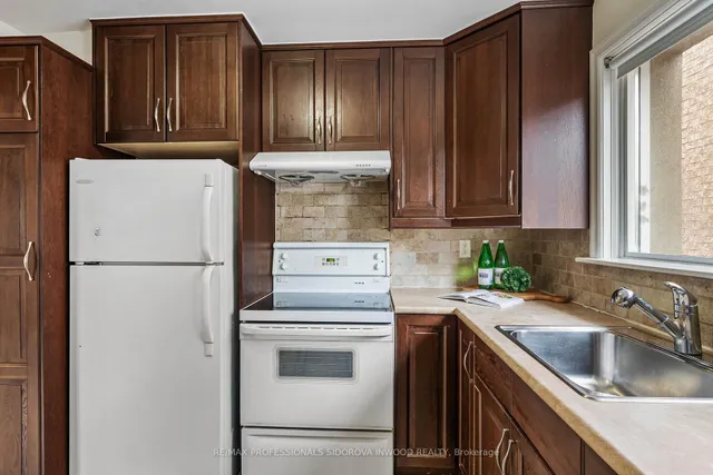 Additional image 11 of 112 Foch Ave