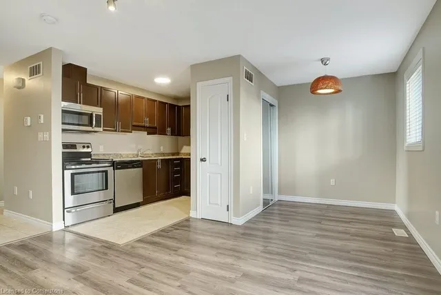 Additional image 9 of 55 Mooregate Cres Unit 11A