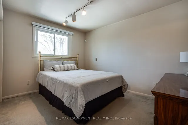 Additional image 34 of 25 ROBINHOOD Dr