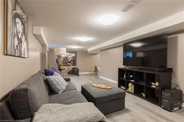 Additional image 33 of 19 Woodbridge Rd