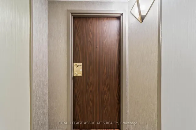 Additional image 6 of 350 Alton Towers Circ Unit 609