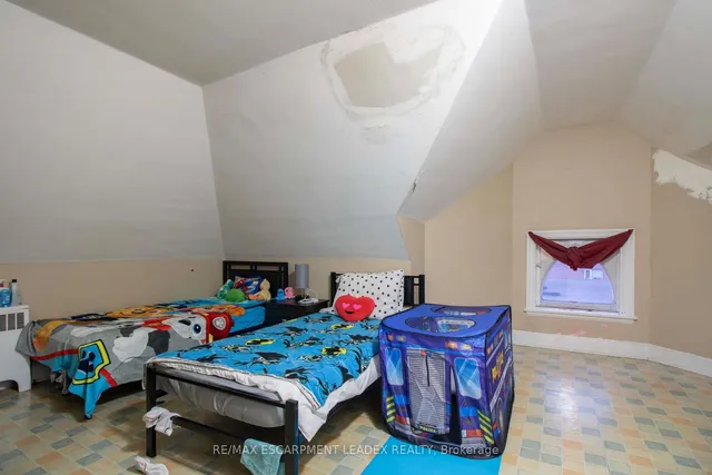 Additional image 32 of 417 King St