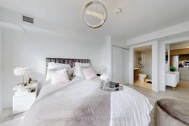 Additional image 12 of 585 Bloor St Unit 2418