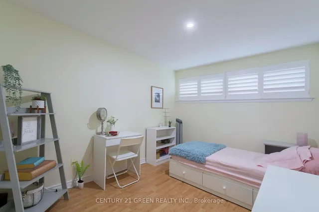 Additional image 18 of 719 Military Tr