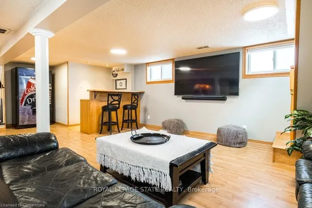 Additional image 33 of 134 Craigroyston Rd