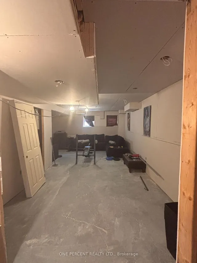 Additional image 19 of 42 Adventura Rd