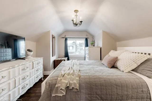 Additional image 33 of 64 Graham Ave