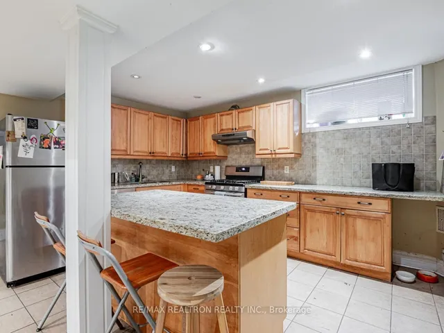 Additional image 40 of 867 Bathurst St