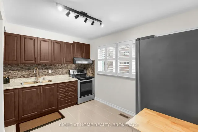 Additional image 14 of 400 Bloor St Unit 100