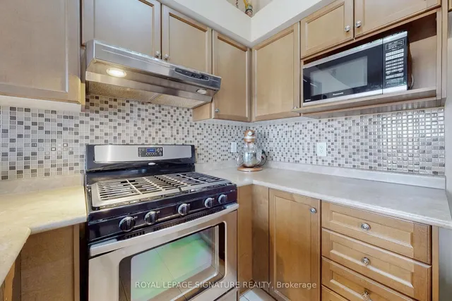 Additional image 10 of 649D Warden Ave Unit 24