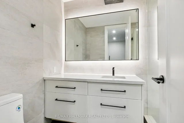 Additional image 30 of 39 Queens Quay Unit TH103