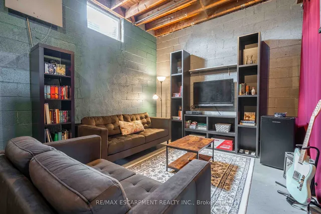 Additional image 16 of 2279 King St