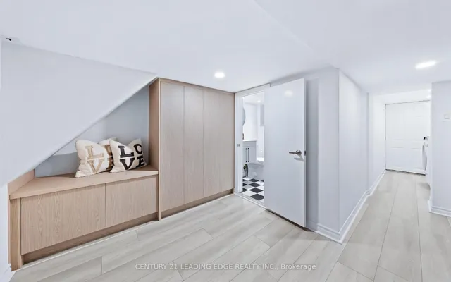 Additional image 29 of 32 Mortimer Ave