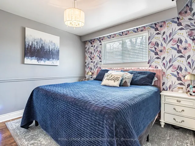 Additional image 24 of 48 Chatsworth Dr