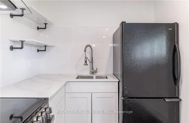 Additional image 19 of 694 Upper Ottawa St