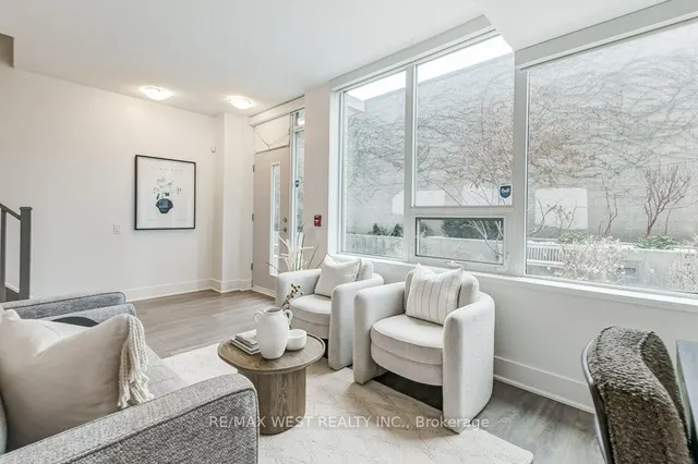 Additional image 4 of 120 Parliament St Unit Th105