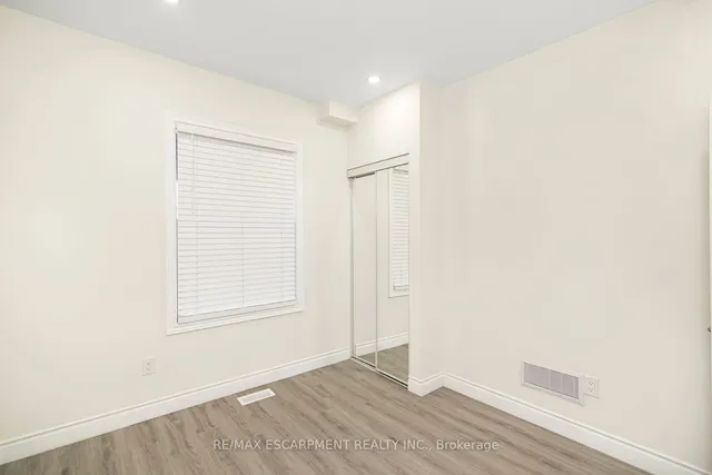 Additional image 14 of 922 Burlington St