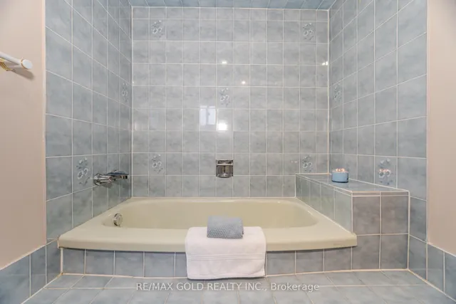 Additional image 15 of 26 Mossbank Dr