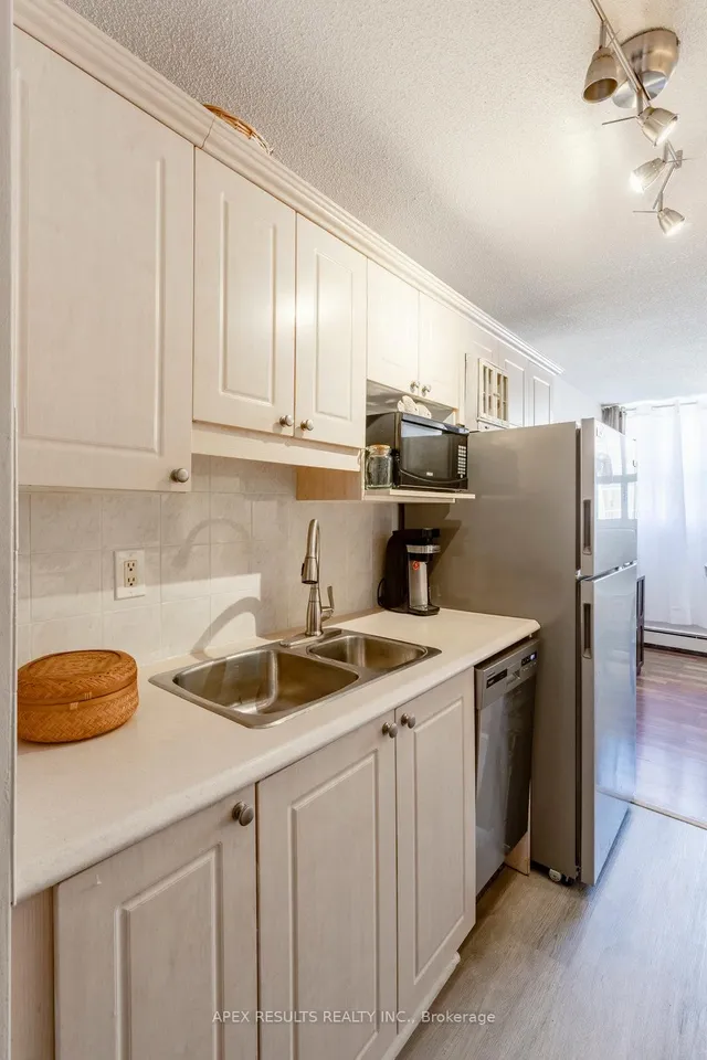 Additional image 24 of 1950 Main St Unit 405