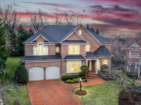 624 Kings Cloister Cir, Alexandria, VA 22302