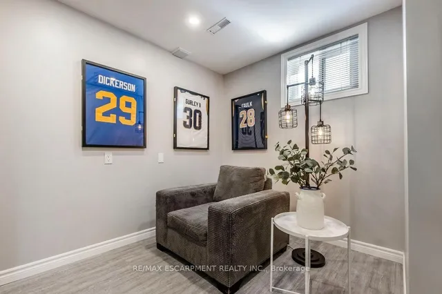 Additional image 9 of 27 Grayrocks Ave