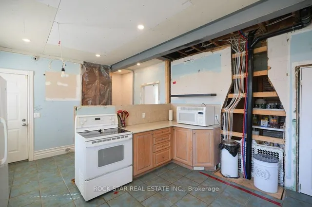 Additional image 14 of 405 Upper Wentworth St