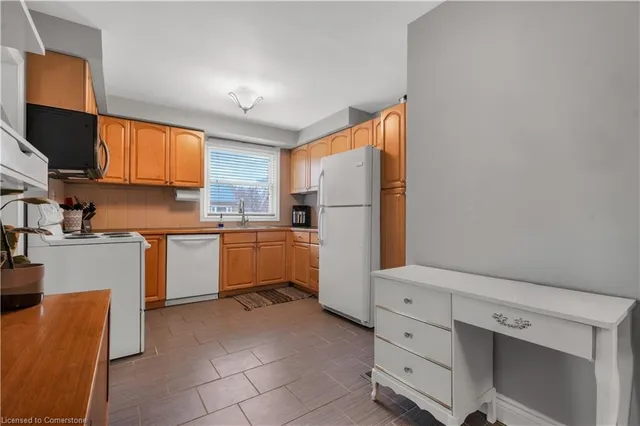 Additional image 10 of 563 Guelph St