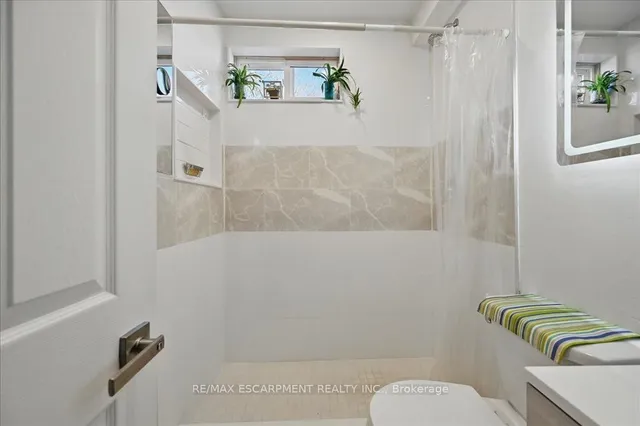 Additional image 17 of 500 Queensdale Ave